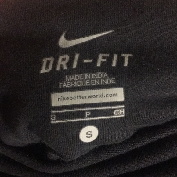 EUC Nike Active Capris - Picture 5 of 5